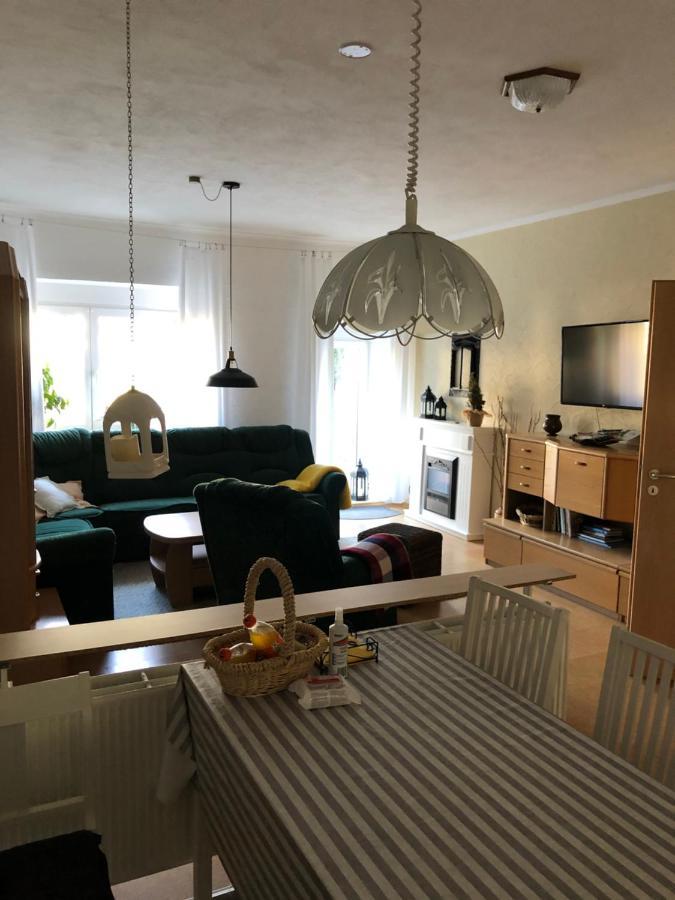 Ferienappartment Mit Schlafzimmer Farschweiler Luaran gambar