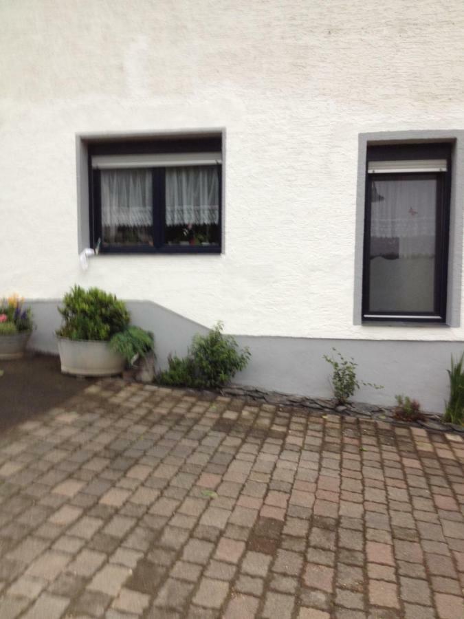 Ferienappartment Mit Schlafzimmer Farschweiler Luaran gambar