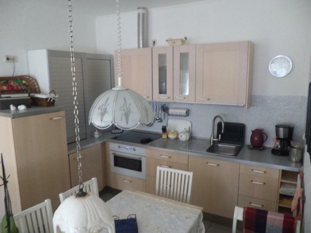 Ferienappartment Mit Schlafzimmer Farschweiler Luaran gambar