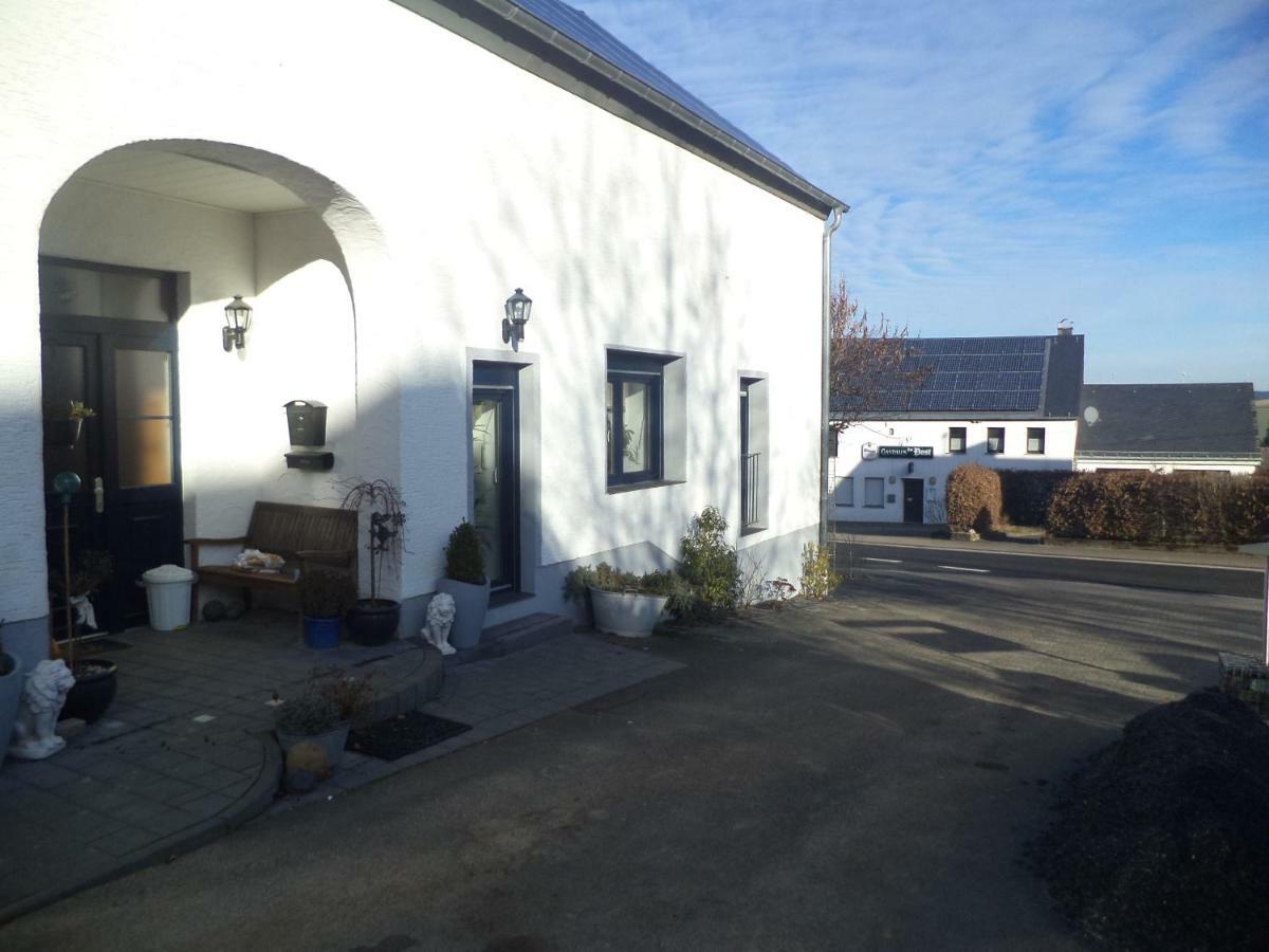 Ferienappartment Mit Schlafzimmer Farschweiler Luaran gambar