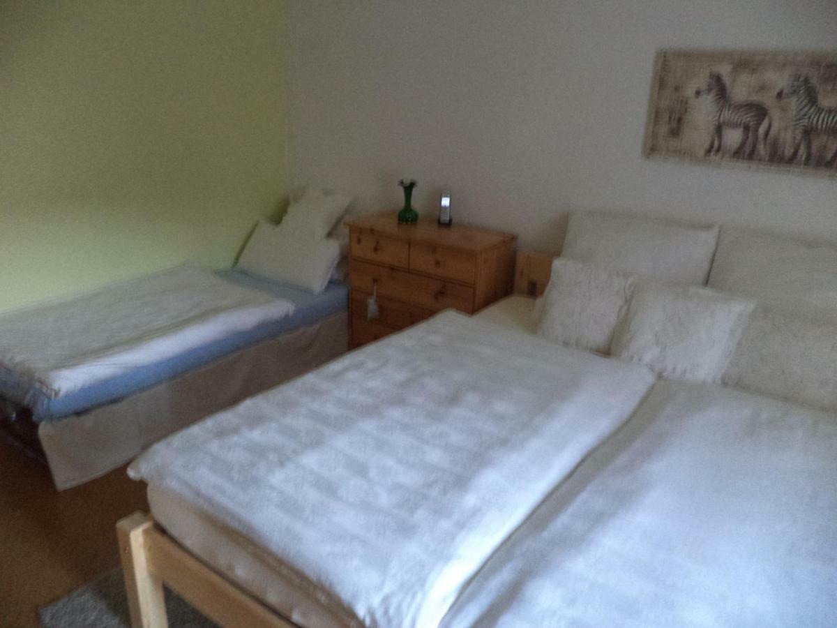 Ferienappartment Mit Schlafzimmer Farschweiler Luaran gambar