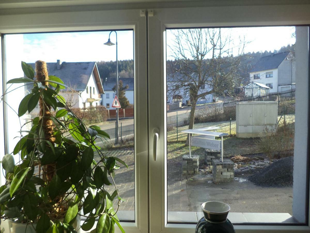 Ferienappartment Mit Schlafzimmer Farschweiler Luaran gambar