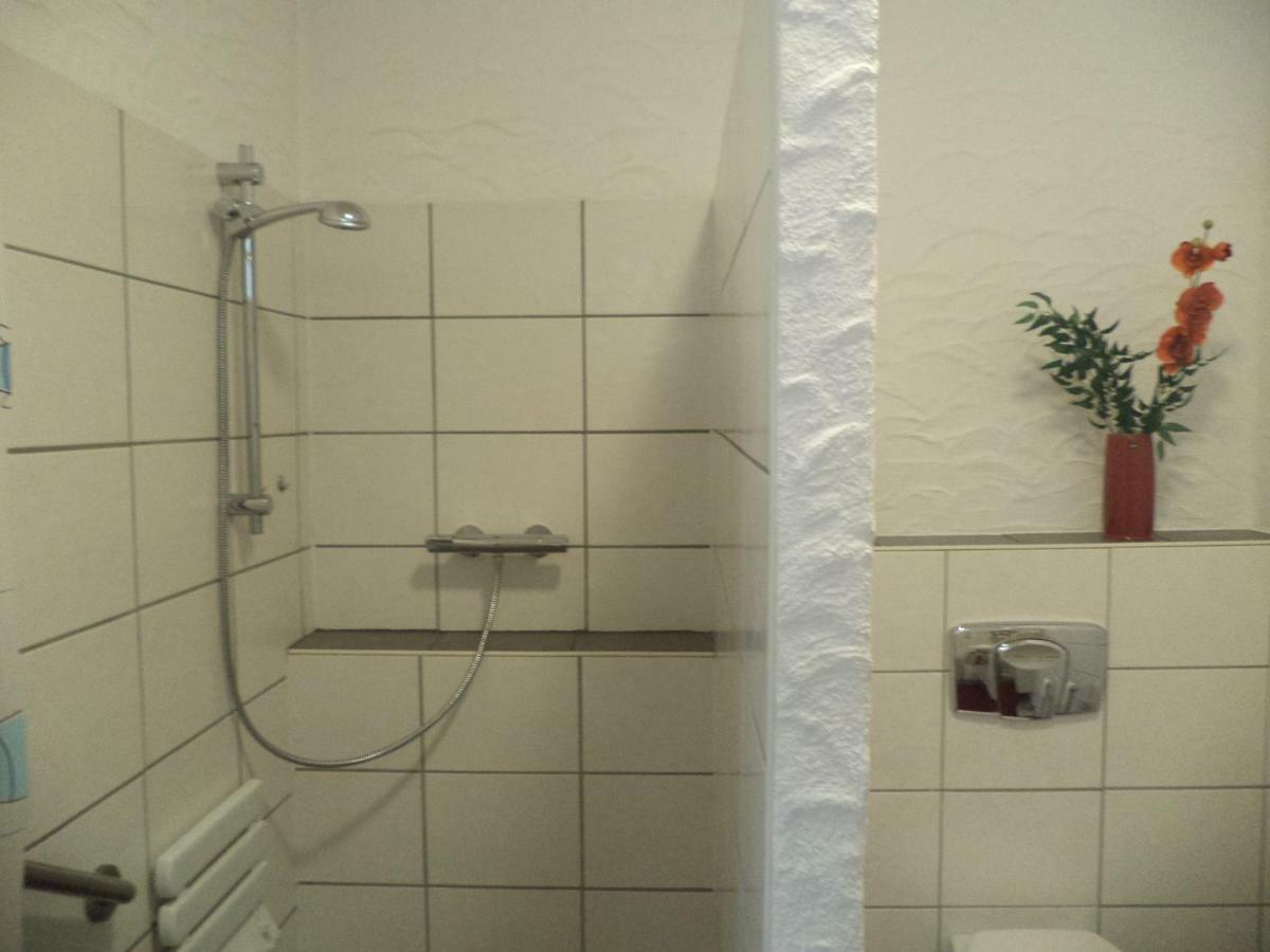 Ferienappartment Mit Schlafzimmer Farschweiler Luaran gambar